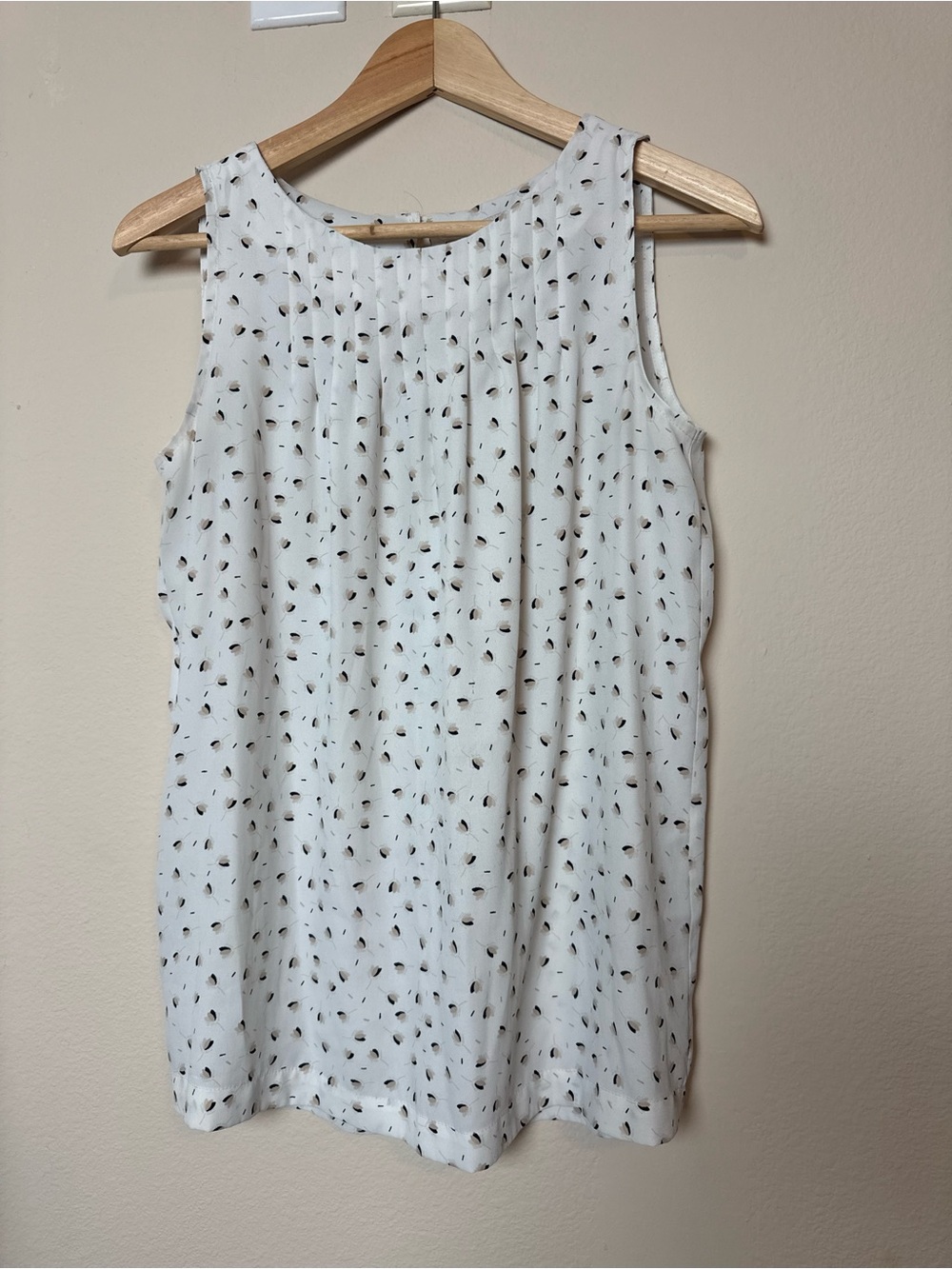 LOFT White Sleeveless Printed Pleated Neck Camisole